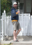 EXKLUSIV - Jon Hamm in Los Feliz unterwegs