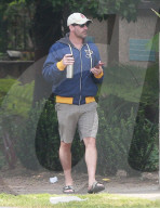 EXKLUSIV - Jon Hamm in Los Feliz unterwegs