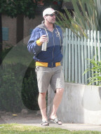 EXKLUSIV - Jon Hamm in Los Feliz unterwegs