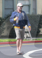 EXKLUSIV - Jon Hamm in Los Feliz unterwegs