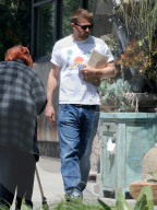 EXKLUSIV - Charlie Hunnam in LA auf Shoppingtour