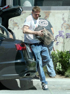 EXKLUSIV - Charlie Hunnam in LA auf Shoppingtour