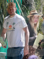 EXKLUSIV - Charlie Hunnam in LA auf Shoppingtour