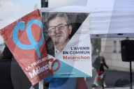 NEWS - Frankreich Wahlen: Jean-Luc Mélenchon auf einem Kahn 