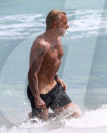 PEOPLE - Italo Millionär Gianluca Vacchi kühlt sich in Miami ab