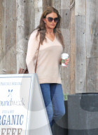 PEOPLE - Caitlyn Jenner bummelt im Malibu