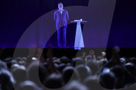 NEWS - Frankreich Wahlen: Jean-Luc Melenchon tritt als Hologram auf
