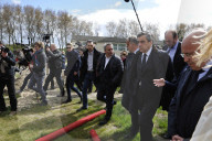 NEWS - Frankreich Wahlen: François Fillon besucht eine ehemalige Flüchtlingsunterkunft in Calais