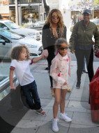 PEOPLE - Mariah Carey verwöhnt ihre Kids mit Spielzeug