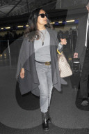 PEOPLE - Gucci-Girl: Salma Hayek verreist ganz in grau