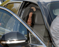 PEOPLE - Victoria Beckham bekommt von Prinz William eine Medallie verliehen