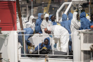 NEWS - Italien: 400 neue Flüchtlinge in Salerno gestrandet