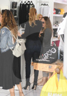 PEOPLE - Jennifer Lopez bummelt in Miami
