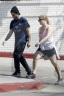 PEOPLE - Amy Schumer walkt durch die Nachbarschaft