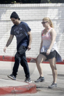 PEOPLE - Amy Schumer walkt durch die Nachbarschaft