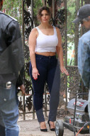PEOPLE - Gute Stimmung bei Ashley Graham auf dem Set