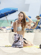 PEOPLE - Lisa Opie sonnt sich am Strand von Miami Beach