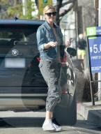 PEOPLE - Charlize Theron mit Klein August in Hollywood unterwegs