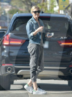 PEOPLE - Charlize Theron mit Klein August in Hollywood unterwegs