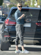 PEOPLE - Charlize Theron mit Klein August in Hollywood unterwegs