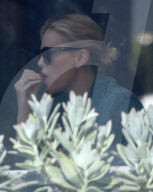 PEOPLE - Charlize Theron mit Klein August in Hollywood unterwegs