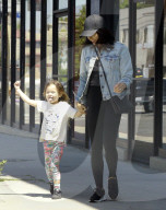 PEOPLE - Jenna Dewan mit Klein Everly in Studio City unterwegs