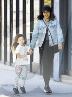PEOPLE - Jenna Dewan mit Klein Everly in Studio City unterwegs