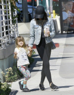 PEOPLE - Jenna Dewan mit Klein Everly in Studio City unterwegs