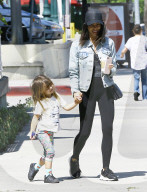 PEOPLE - Jenna Dewan mit Klein Everly in Studio City unterwegs