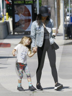PEOPLE - Jenna Dewan mit Klein Everly in Studio City unterwegs