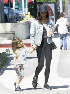 PEOPLE - Jenna Dewan mit Klein Everly in Studio City unterwegs