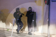 NEWS -  Paris: Schüsse auf Polizisten auf der Champs-Elysées 