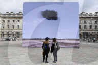 NEWS - London: 'Western Flag' von John Gerrard
