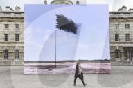 NEWS - London: 'Western Flag' von John Gerrard