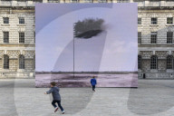 NEWS - London: 'Western Flag' von John Gerrard