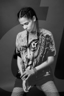 PORTRAIT - 070 Shake