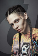 PORTRAIT - 070 Shake
