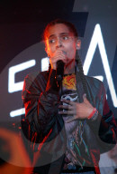 PORTRAIT - 070 Shake