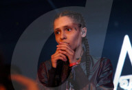 PORTRAIT - 070 Shake