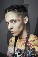 PORTRAIT - 070 Shake