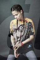 PORTRAIT - 070 Shake