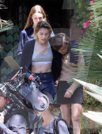 PEOPLE - Gemeinsam auf dem Filmset: Paris Jackson und MIllie Bobby Brown