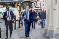 PEOPLE - König Willem Alexander zu Fuss auf dem Weg zur Arbeit