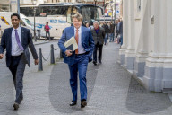 PEOPLE - König Willem Alexander zu Fuss auf dem Weg zur Arbeit