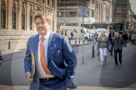 PEOPLE - König Willem Alexander zu Fuss auf dem Weg zur Arbeit