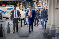 PEOPLE - König Willem Alexander zu Fuss auf dem Weg zur Arbeit