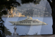 FEATURE - Die grösste Yacht der Welt an der Cote d'Azur
