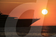 FEATURE - Die grösste Yacht der Welt an der Cote d'Azur