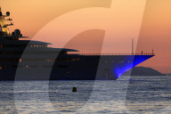 FEATURE - Die grösste Yacht der Welt an der Cote d'Azur