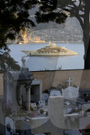 FEATURE - Die grösste Yacht der Welt an der Cote d'Azur